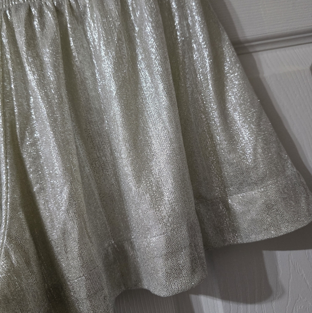 TCEC Smocked Waist Flowy Shorts, Pearly White w/Metallic Silver Accents, EUC! - Picture 9 of 11